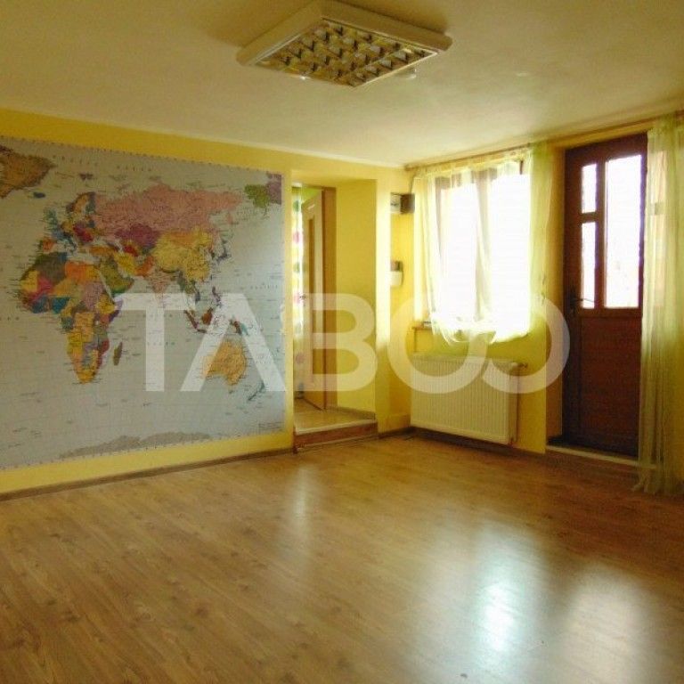 Casa cu 11 camere si teren de 570 mp in zona Terezian de inc - Fotografie 1