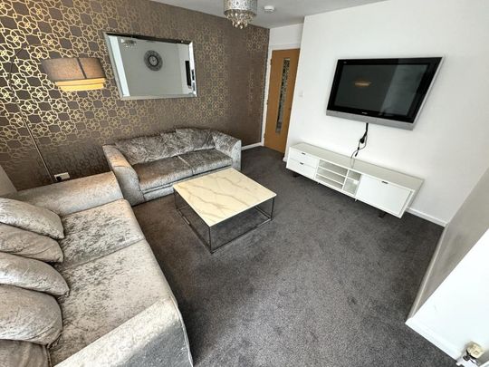 3 bedroom flat to rent - Photo 1