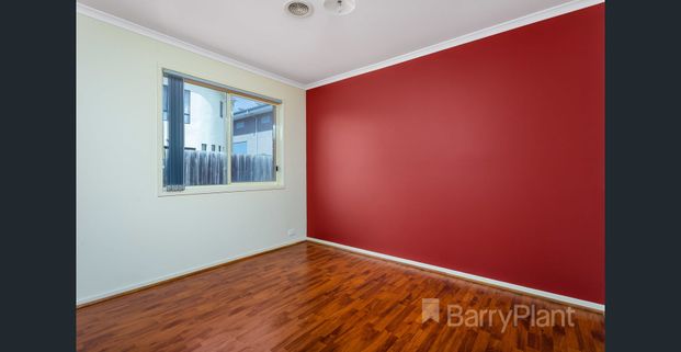 Centrally Located Spacious Family Home - Photo 1
