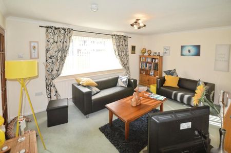 3 bedroom semi-detached house to rent - Photo 2