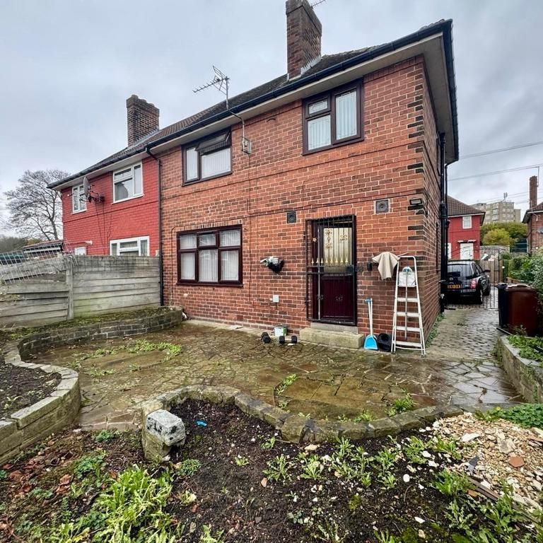 3 bedroom semi-detached house to rent - Photo 1