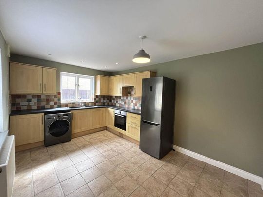 3 bedroom semi-detached house to rent - Photo 1