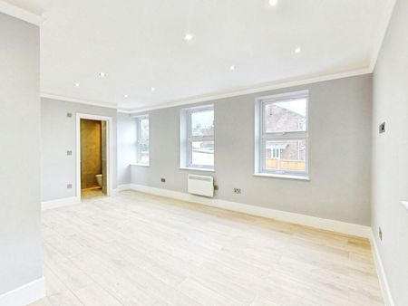 Flat to rent on - Photo 2