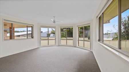 Large 4 bedroom Home in Cathie - Photo 4