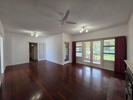 Coming Soon! Prime location! Separate Studio! - Photo 3