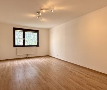 Helle, großzügig geschnittene 2-Zimmer Wohnung mit Südloggia im 2. ... - Photo 2