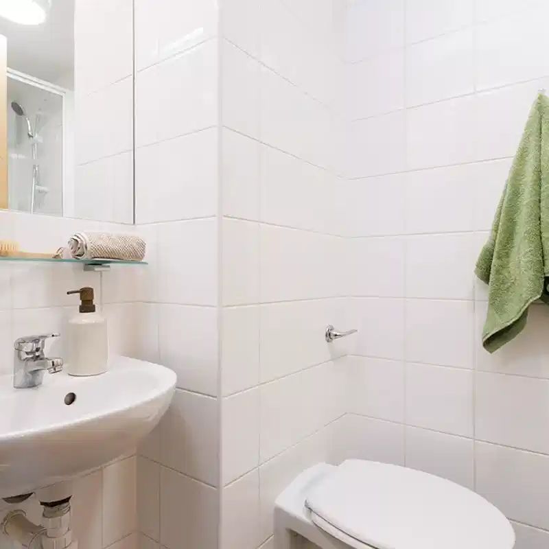 Medium High Double Ensuite : Three Bed Flat - Photo 1