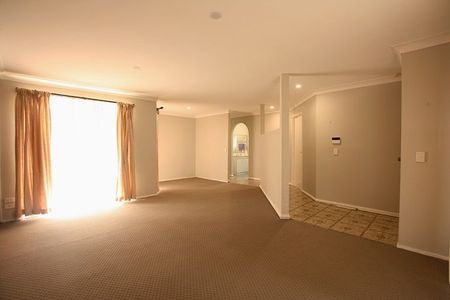 Neat and tidy Family Home- with a perfect yard - Photo 5