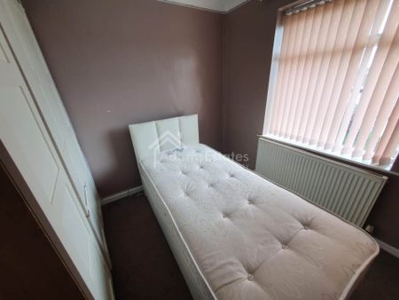 Price £900 pcm - Available Now - Unfurnished - Photo 4