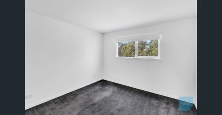 TRIPLE STORY THREE BEDROOM TOWNHOUSE - Photo 2