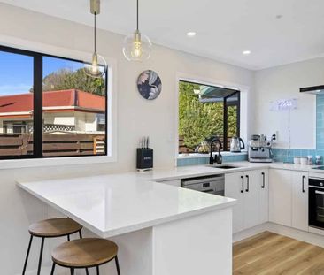 Spacious and modern 3 bedroom family home in Totora Park - Photo 3