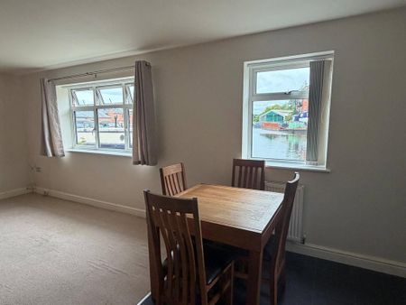 2 bedroom ground floor flat to rent - Photo 2