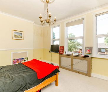 5 bedroom end of terrace house to rent - Photo 2