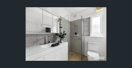 A Ground-Floor Haven in Garden Serenity - Photo 5