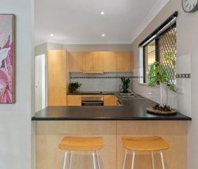 Charming Family Home in Mount Louisa - Photo 6