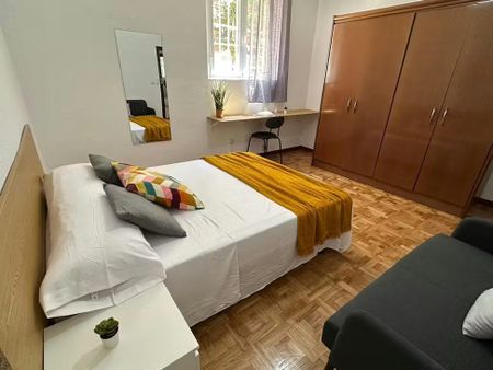 Calle de la Infanta Mercedes, Madrid, Community of Madrid 28020 - Foto 2