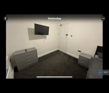 1 bedroom in a house share to rent - Photo 2