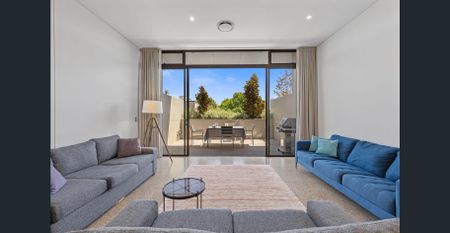 LUXURIOUS 4-LEVEL FAMILY HOME IN PRIME LOCATION - Photo 2