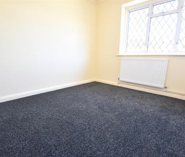2 bedroom semi-detached bungalow to rent - Photo 3