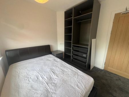 4 bedroom semi-detached house to rent - Photo 3