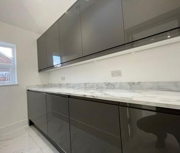 6 bedroom semi-detached house to rent - Photo 4