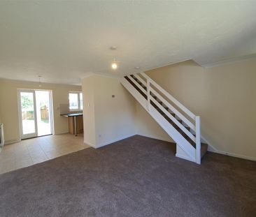 2 bedroom end of terrace house to rent - Photo 1