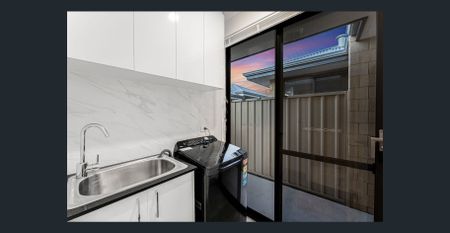 Modern Near-New 3x2 Home in Prime East Cannington Location (UNFURNISHED) - Photo 3