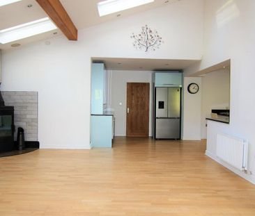 4 bedroom detached house to rent - Photo 3