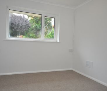 3 bedroom semi-detached bungalow to rent - Photo 2