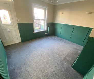 3 bedroom end of terrace house to rent - Photo 1