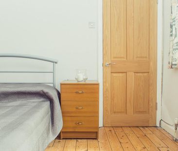 5 bedroom end of terrace house to rent - Photo 6