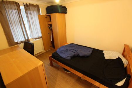 6 bedroom semi-detached house to rent - Photo 3