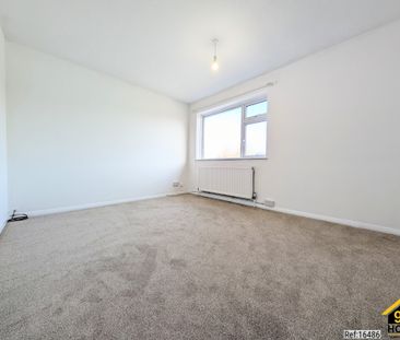 2 bed End of Terrace in Heath Way , Horsham, RH12 5XT - Photo 4
