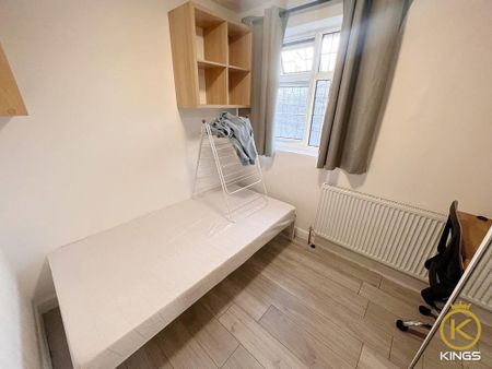 5 bedroom semi-detached house to rent - Photo 4