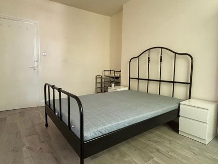 3 bedroom flat to rent - Photo 3