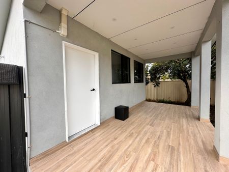 Near New&comma; Two-Bedroom Granny Flat&excl; - Photo 2