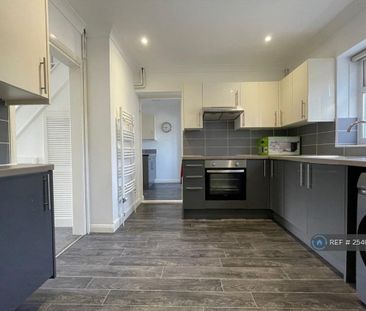 1 bedroom in a house share to rent - Photo 6