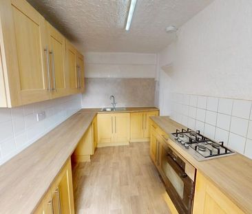 3 bedroom end of terrace house to rent - Photo 3