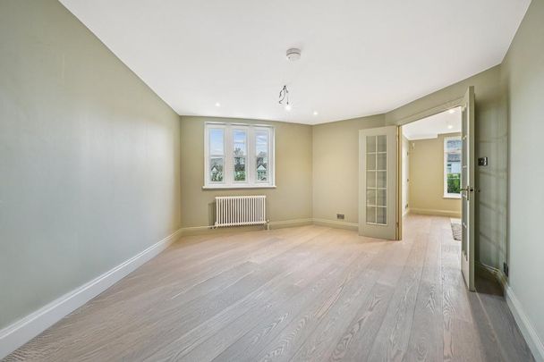 4 bedroom end of terrace house to rent - Photo 1