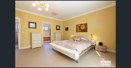 Beautiful Three Bedroom Home - Photo 5