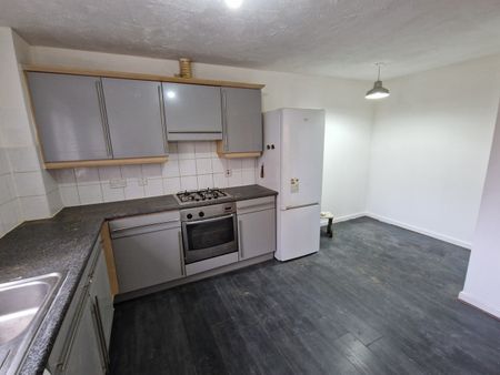 2 Bed Flat, Stretford Road, M15 - Photo 2