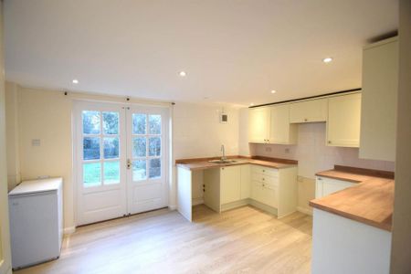 4 bedroom semi-detached house to rent - Photo 5