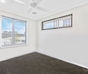 Stylish modern townhouse in resort style complex - Photo 3