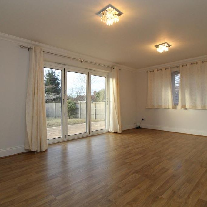 4 bedroom detached house to rent - Photo 1