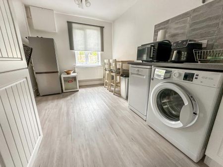 2 bedroom end of terrace house to rent - Photo 4