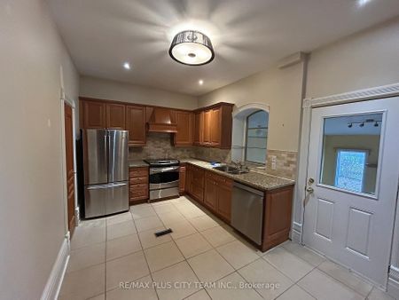 For Lease - 52 Churchill Avenue Unit# Main, Toronto, Ontario - Photo 5