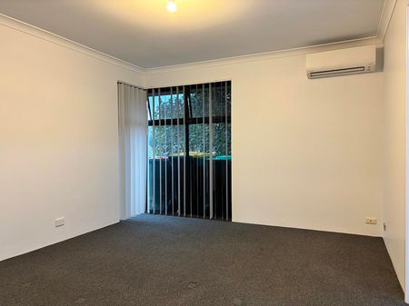 WELL PRESENTED FAMILY HOME! - Photo 2