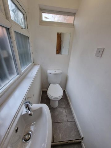 4 bedroom terraced house to rent - Photo 3