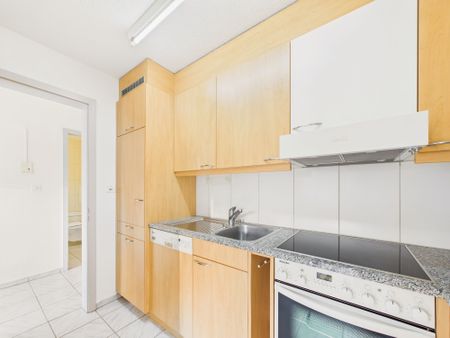 Cozy and light-filled with balcony in the quiet Schoren quarter in Reinach AG - Photo 3