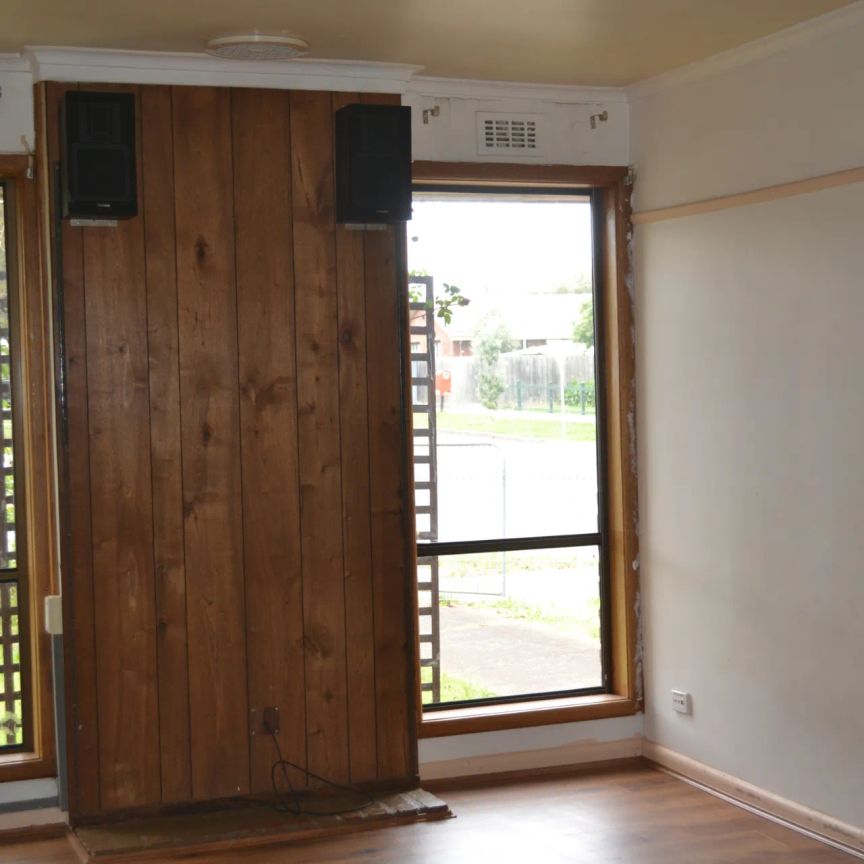 Family Home In Central West Heidelberg Location (Includes Solar Electricity) - Photo 1